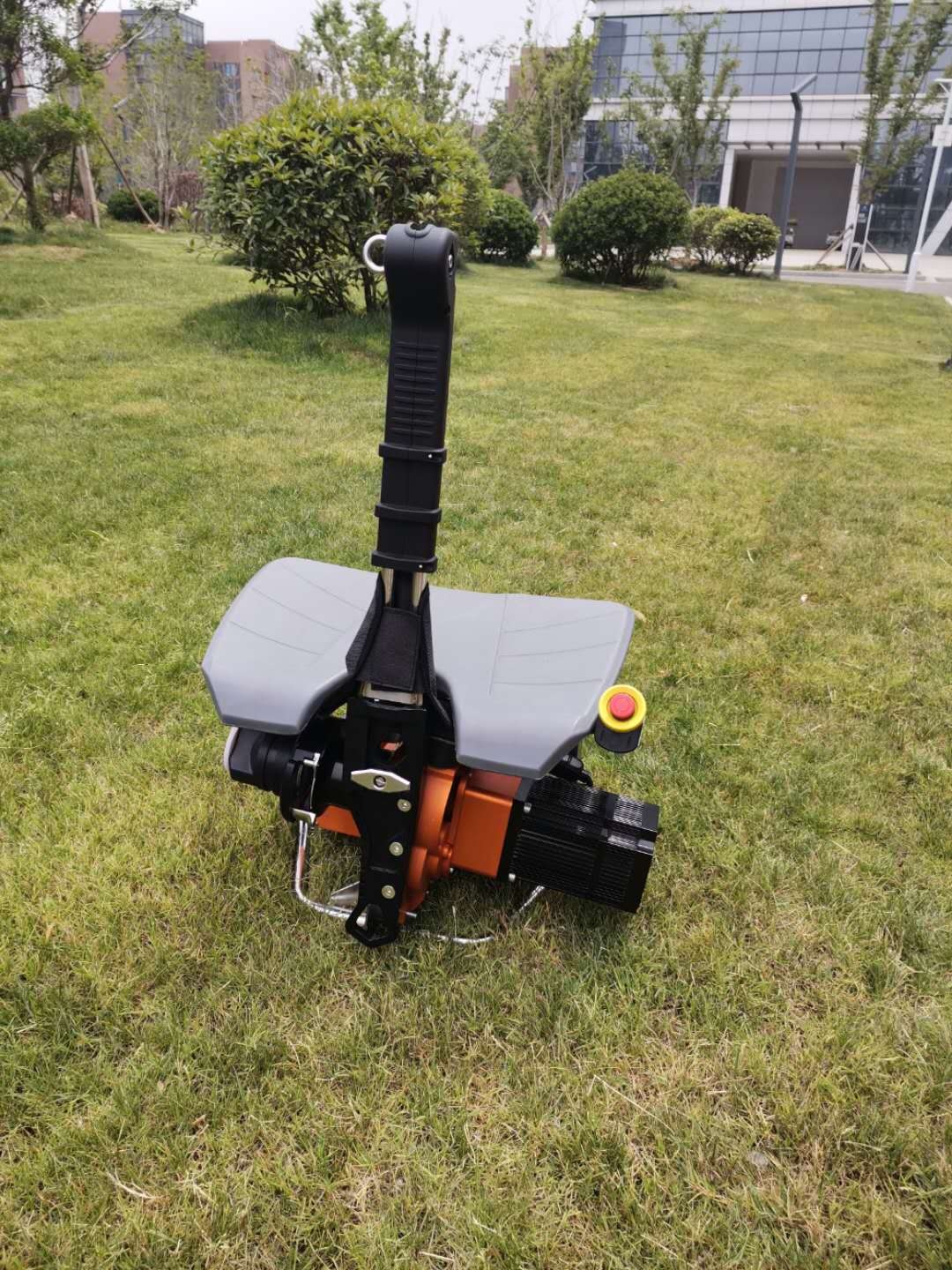 最危險(xiǎn)的救援，理應(yīng)有更安全的裝備，座椅式自動(dòng)升降機(jī)電動(dòng)上升器，專(zhuān)為高層救援，風(fēng)電作業(yè)設(shè)計(jì)